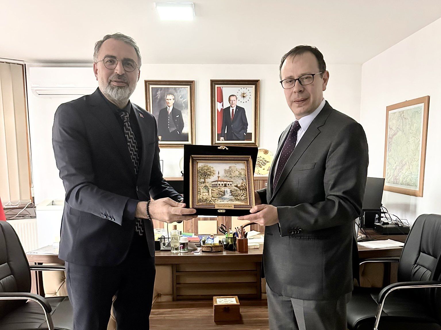 Türkiye Cumhuriyeti Priştine Büyükelçisi Sabri Tunç Angılı ile bir araya geldik.